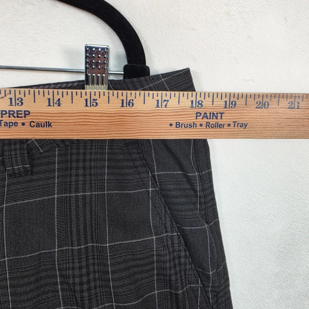 O'Neill Plaid Shorts Mens 36 Gray Black 10.5 Inseam Surf Skater Grunge Y2K